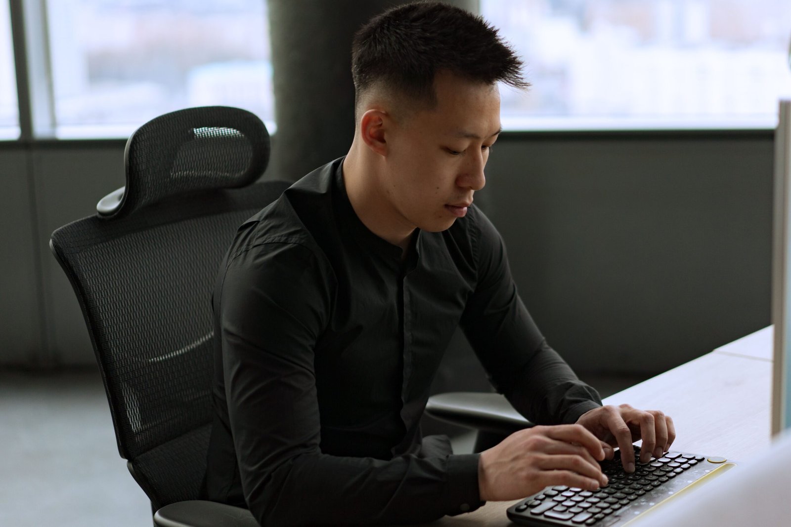 Ergonomisches Arbeiten am höhenverstellbaren Schreibtisch