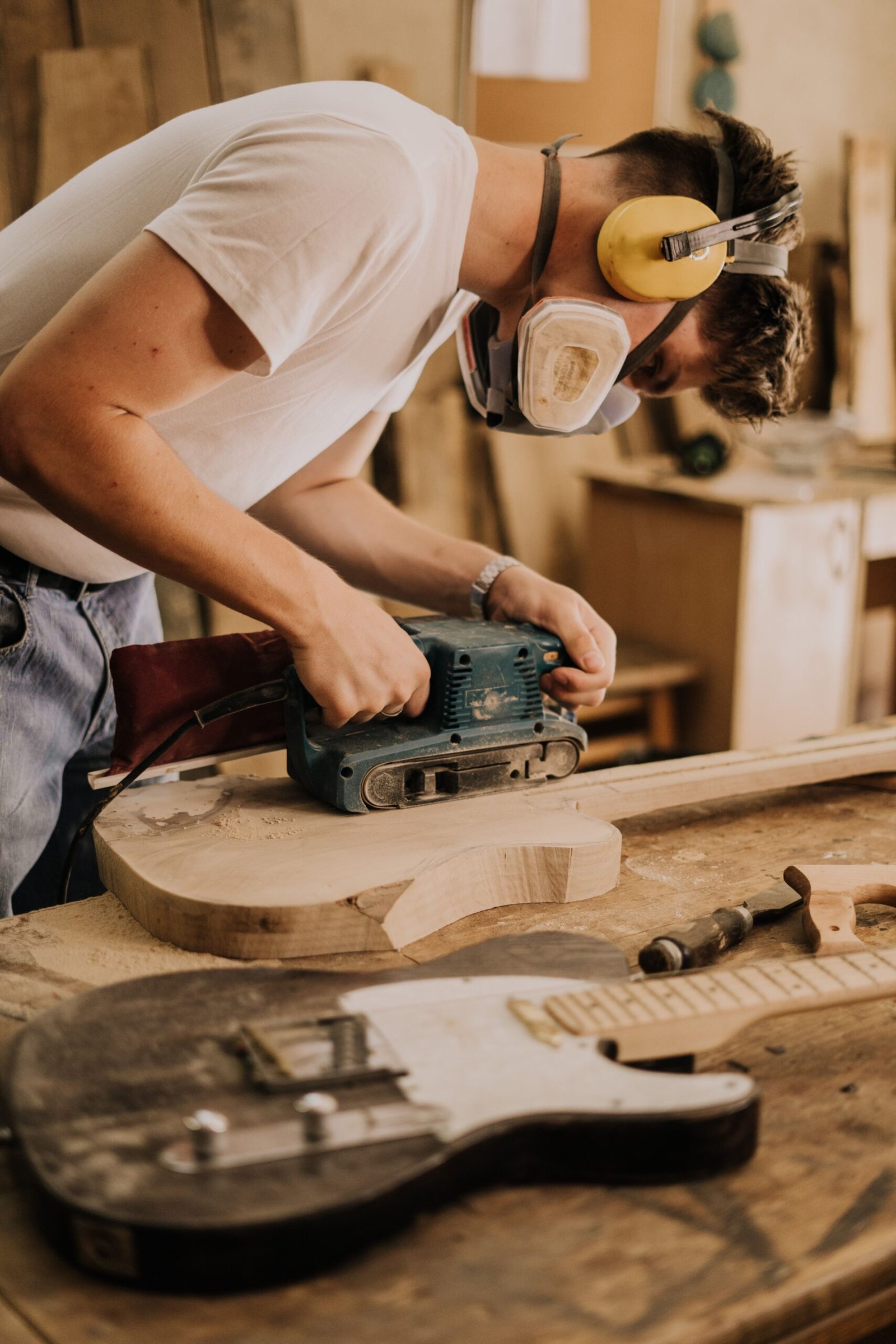 Arbeiter mit Atemschutz und Kombifilter
